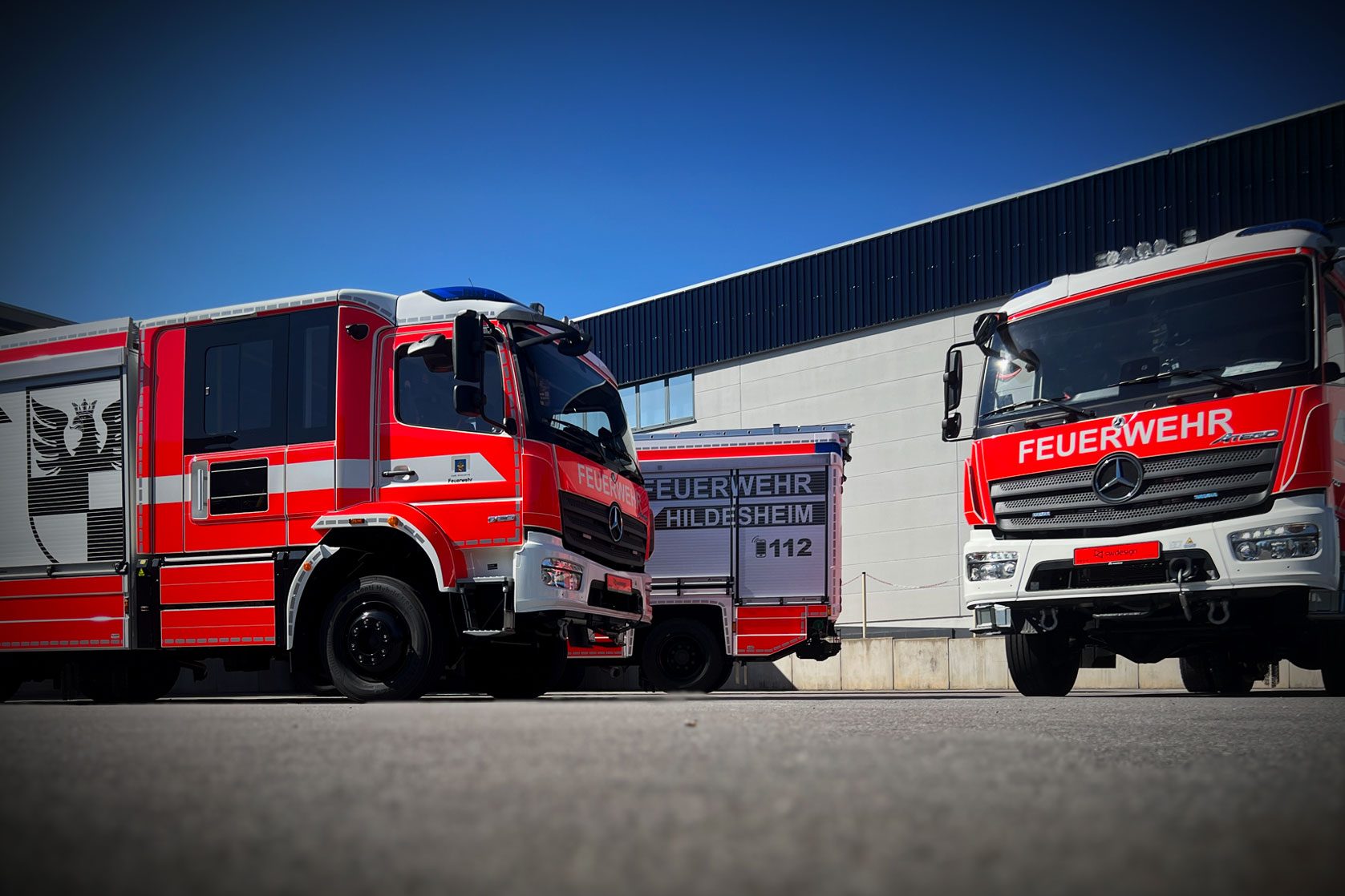 Drei Feuerwehrfahrzeuge Hildesheim mit modernem Design im Fuhrpark