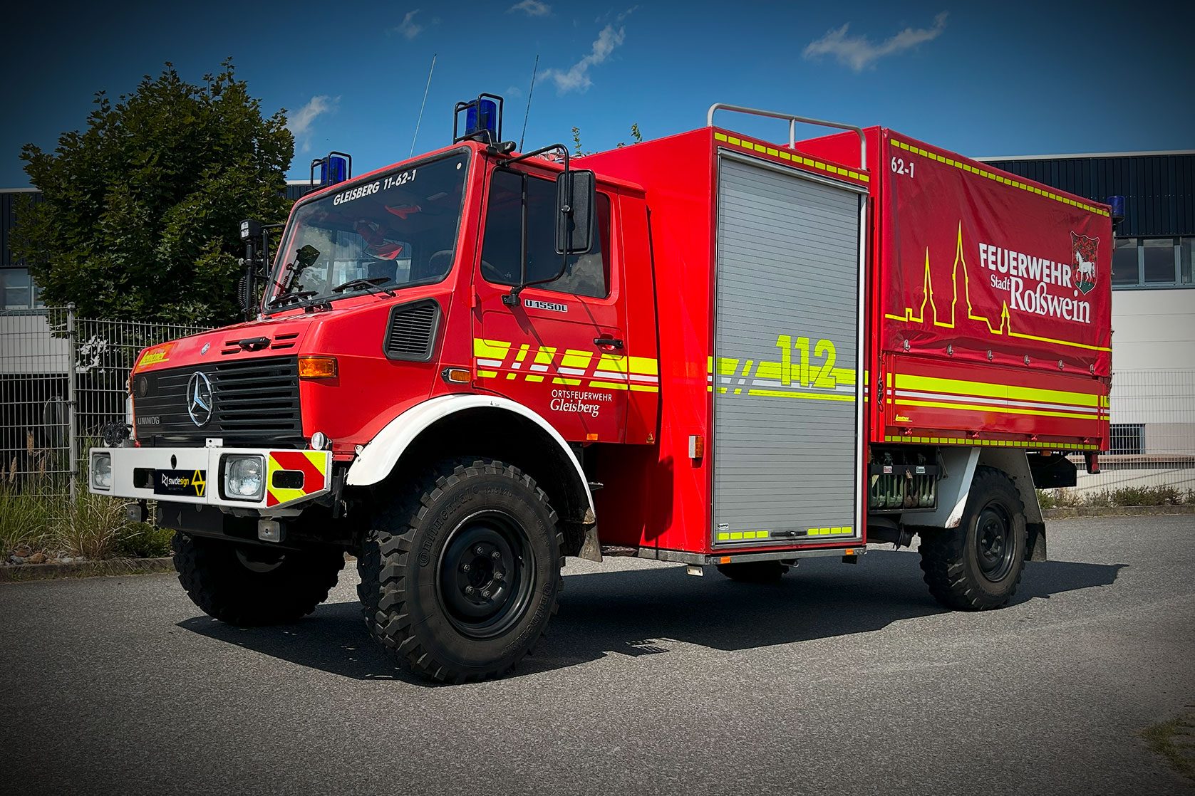 Feuerwehrfahrzeug Unimog mit Beschriftung Ortsfeuerwehr Gleisberg und Roßwein