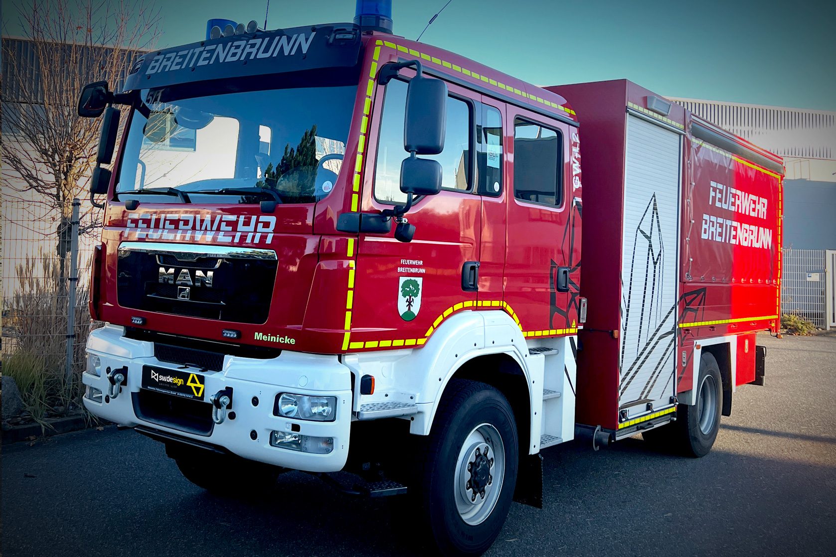 Feuerwehrfahrzeug der Freiwilligen Feuerwehr Breitenbrunn mit moderner Fahrzeugbeschriftung von swdesign
