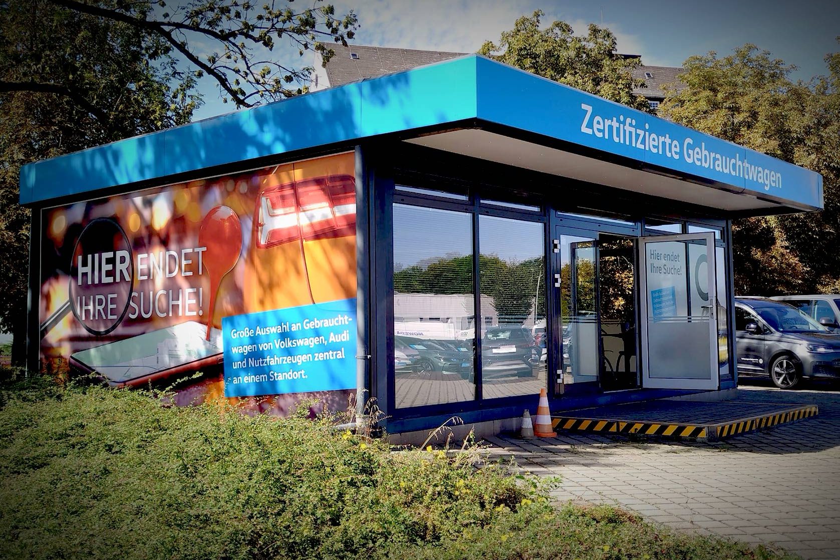 Folierung SW/DE/SIGN 85 Schaufenster- und Fassadenbeschriftung für Verkaufscontainer mit auffälligem Werbedruck